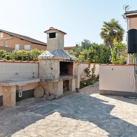 Kralj Διαμέρισμα