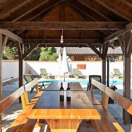 Kralj Διαμέρισμα Nin