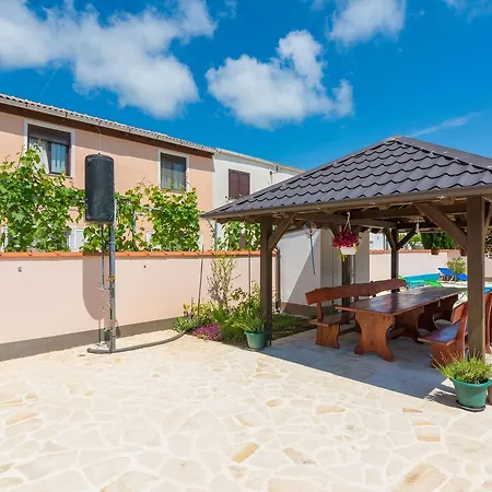 Kralj Διαμέρισμα *